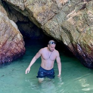 Meet your Posher, Efrain